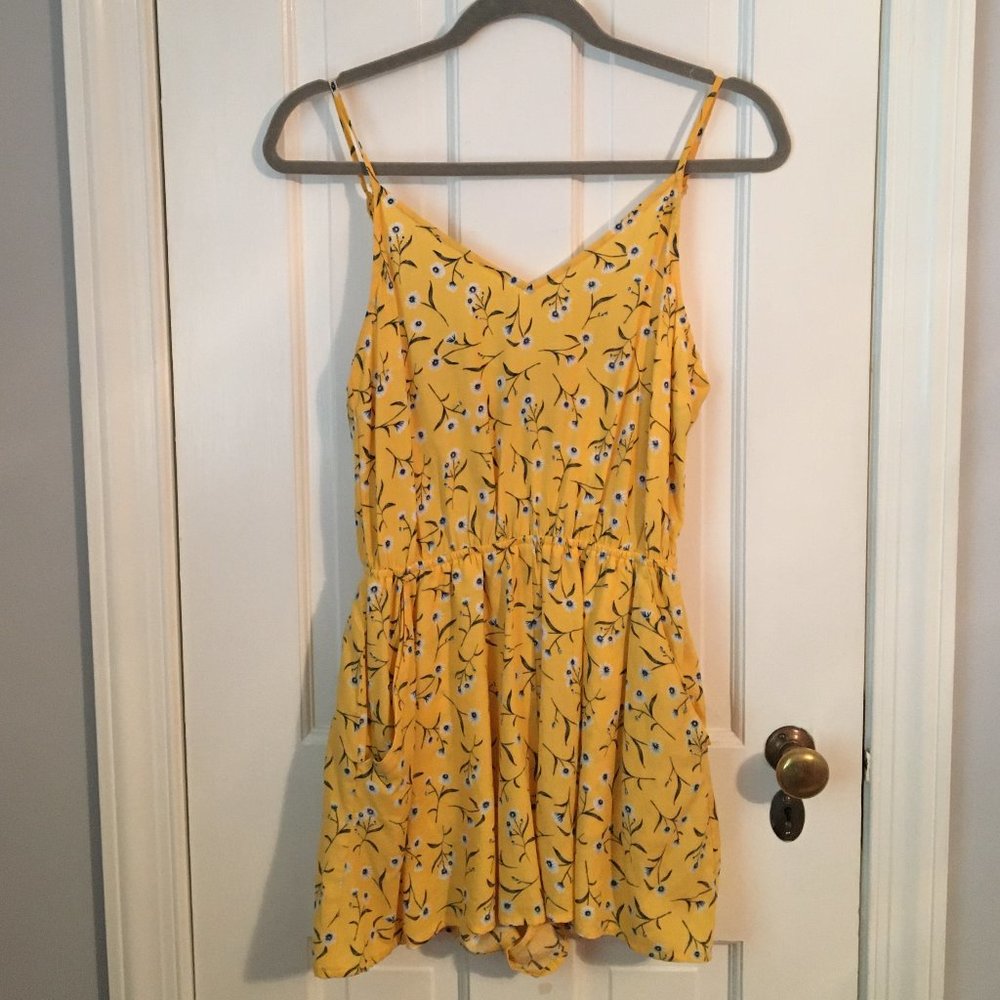H&M Yellow Floral Romper With Pockets Size 6 Medium
